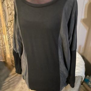 Season.js dolman/three quarter sleeve top ❤️